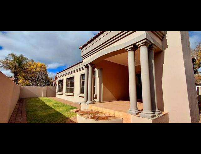 3 BEDROOM TOWNHOUSE FOR SALE IN DAN PIENAAR